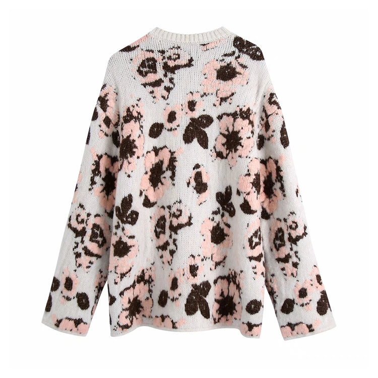 Well Tailored Sweater with a Graceful Silhouette