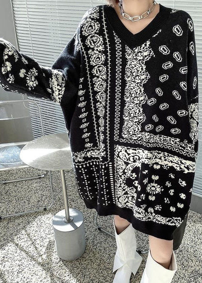 Well Tailored Sweater with a Graceful Silhouette