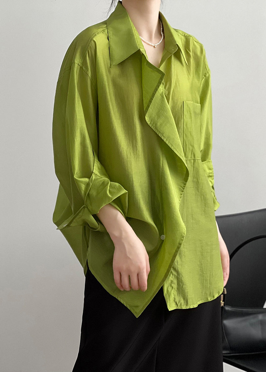 Classic Vintage Shirt with a Flattering Fit