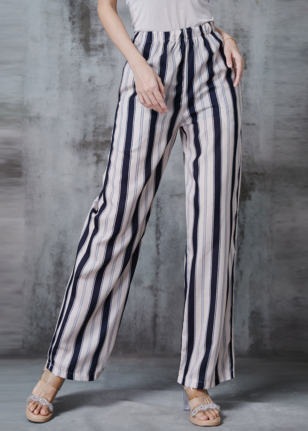 Well Tailored Pants with a Graceful Silhouette