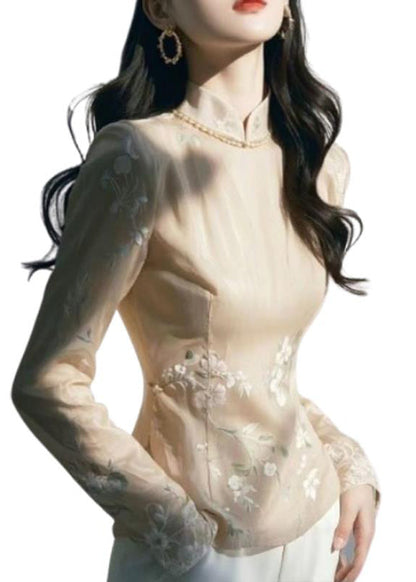 Well Tailored Top with a Graceful Silhouette