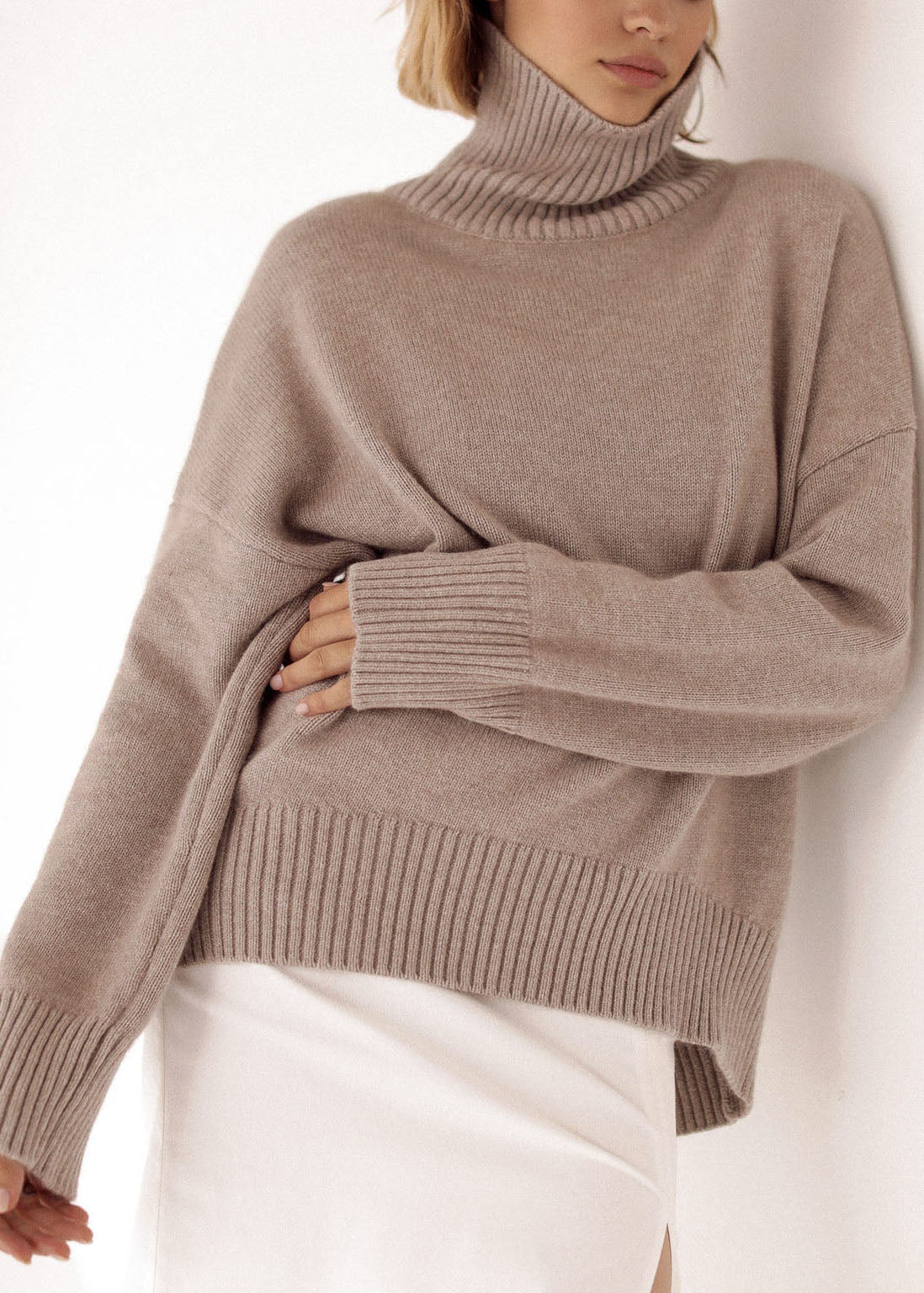 Well Tailored Sweater with a Graceful Silhouette