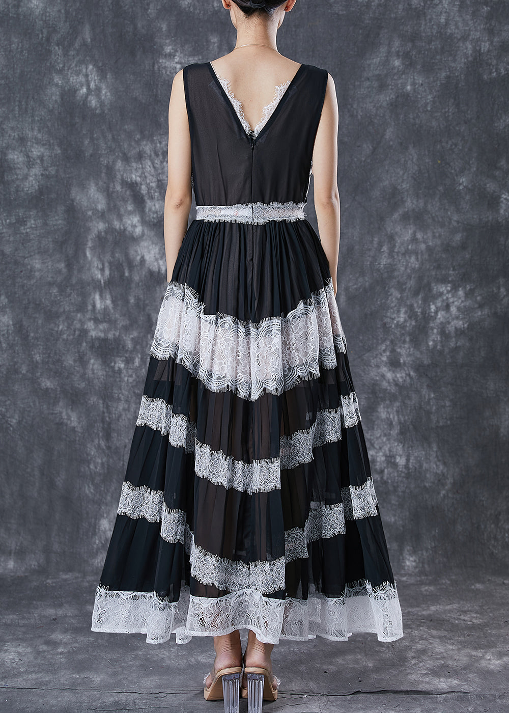 Beautifully Crafted Dress in a Classic Style