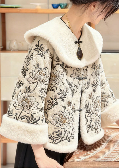 Well Tailored Coat with a Graceful Silhouette