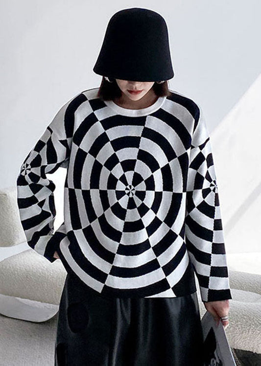 Well Tailored Sweater with a Graceful Silhouette
