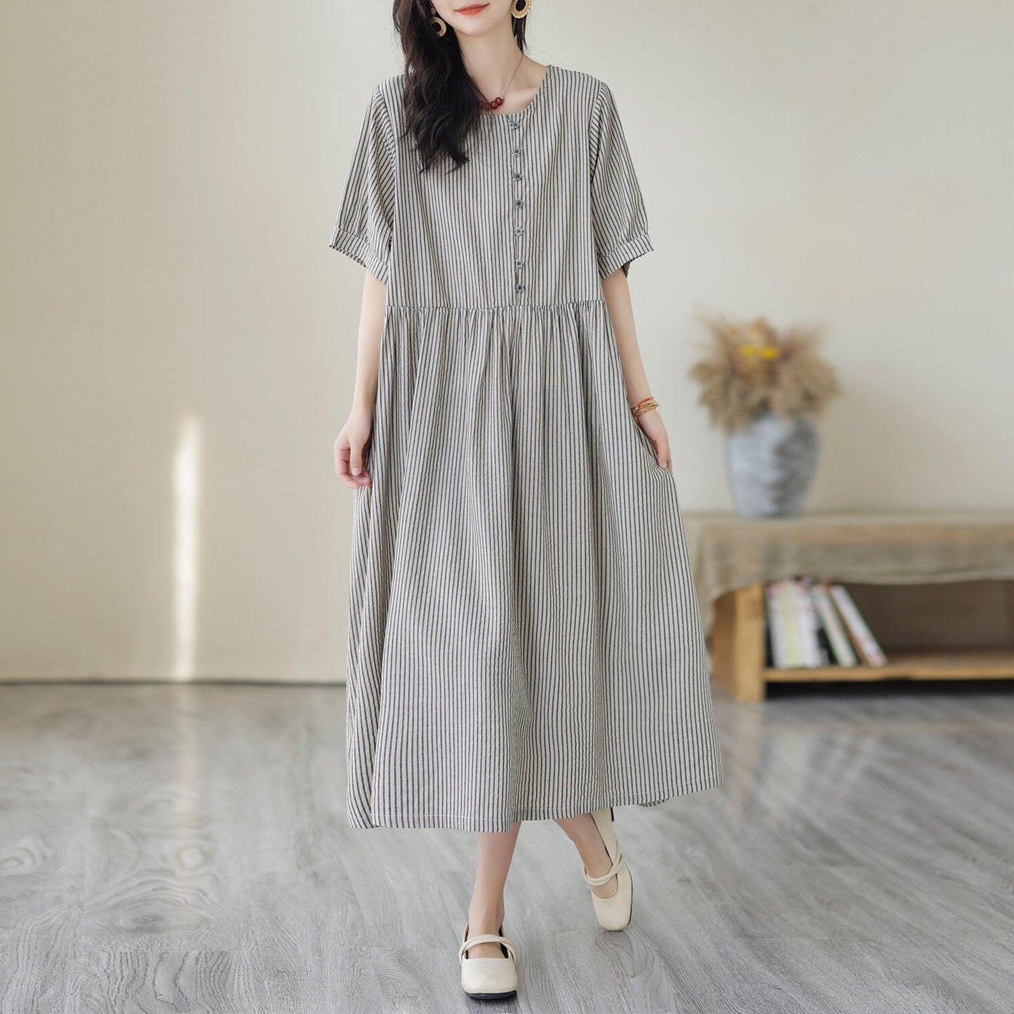 Effortlessly Elegant Dress with a Timeless Design