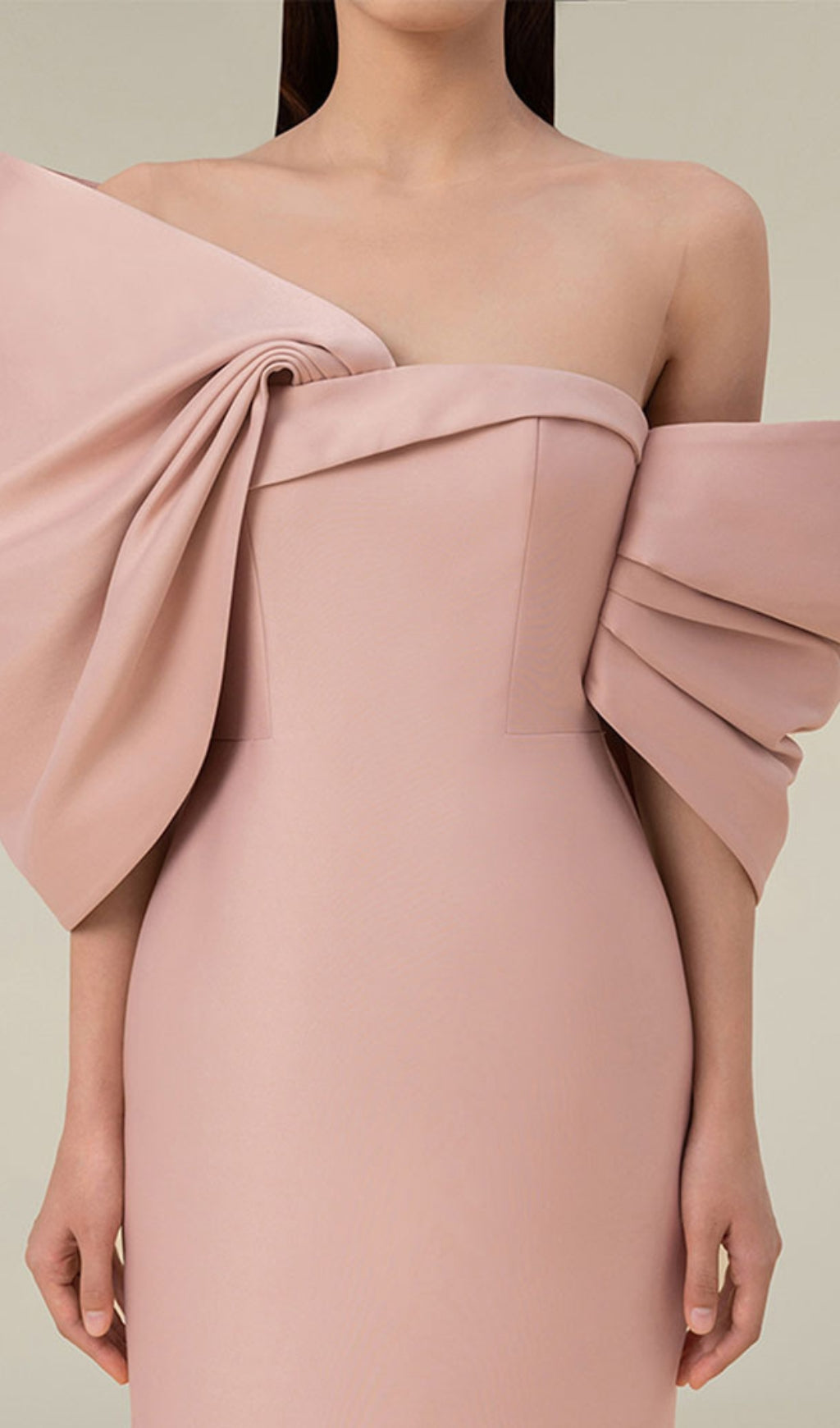 Well Tailored Dress with a Graceful Silhouette