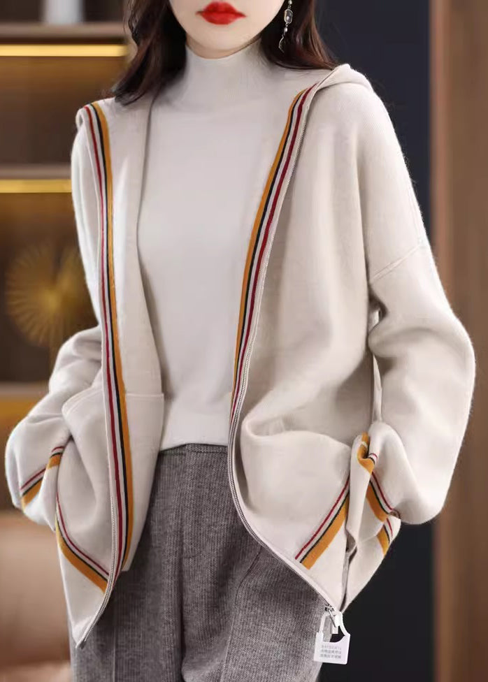 Well Tailored Cardigan with a Graceful Silhouette