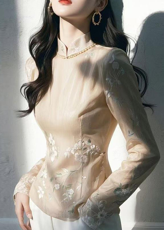 Well Tailored Top with a Graceful Silhouette
