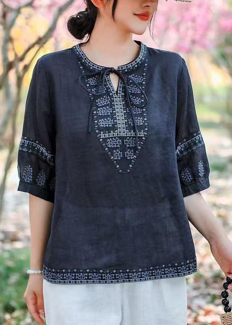 Sophisticated Blouse with a Clean Classic Look