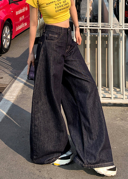 Effortlessly Elegant Pants with a Timeless Design