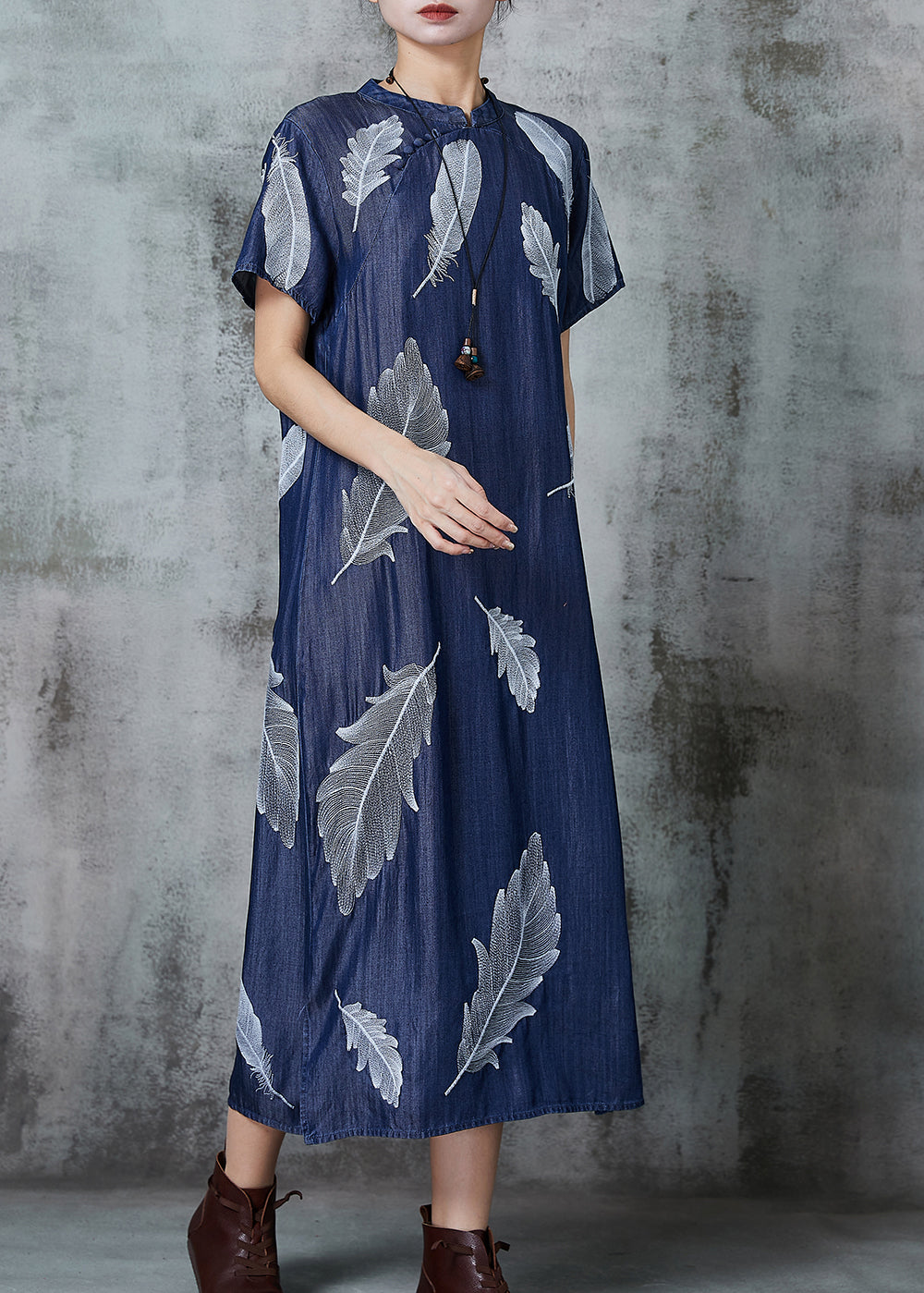 Beautifully Finished Dress in a Timeless Design