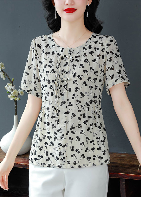 Well Tailored Blouse with a Graceful Silhouette