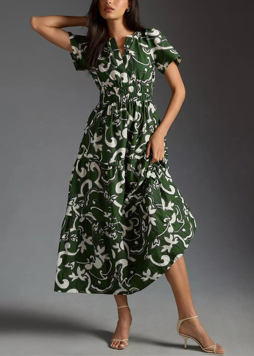 Well Tailored Dress with a Graceful Silhouette