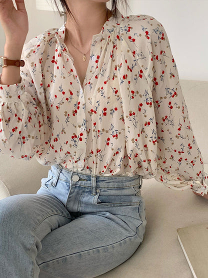 Classic Vintage Blouse with a Flattering Fit