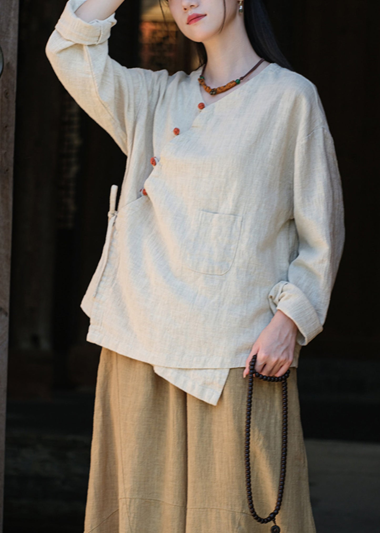 Well Tailored Blouse with a Graceful Silhouette