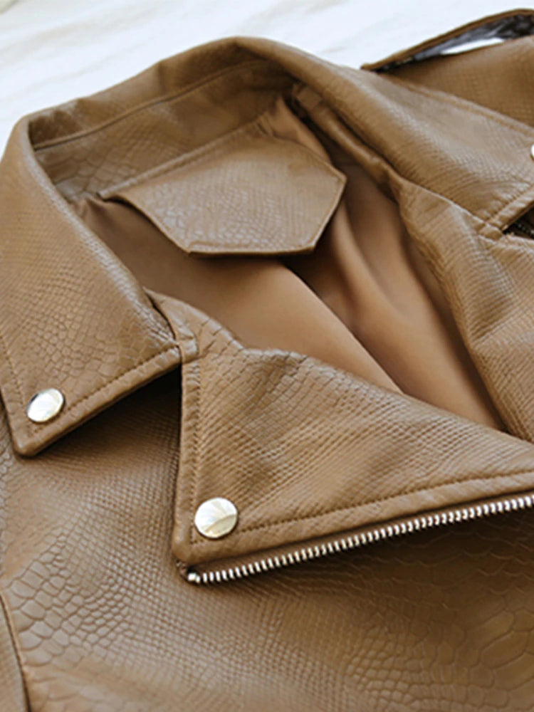 Well Tailored Jacket with a Graceful Silhouette