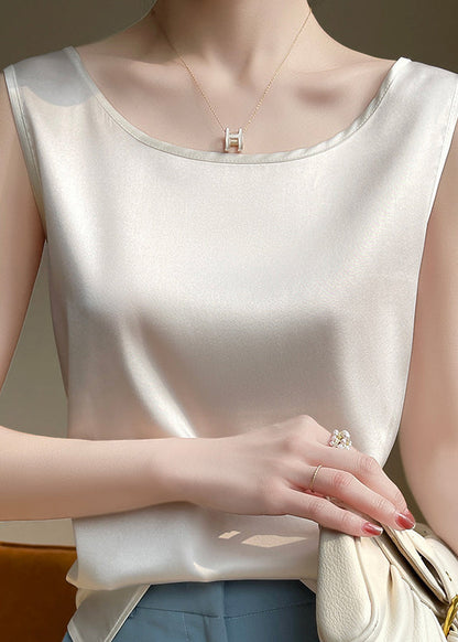 Effortlessly Elegant Garment with a Timeless Design
