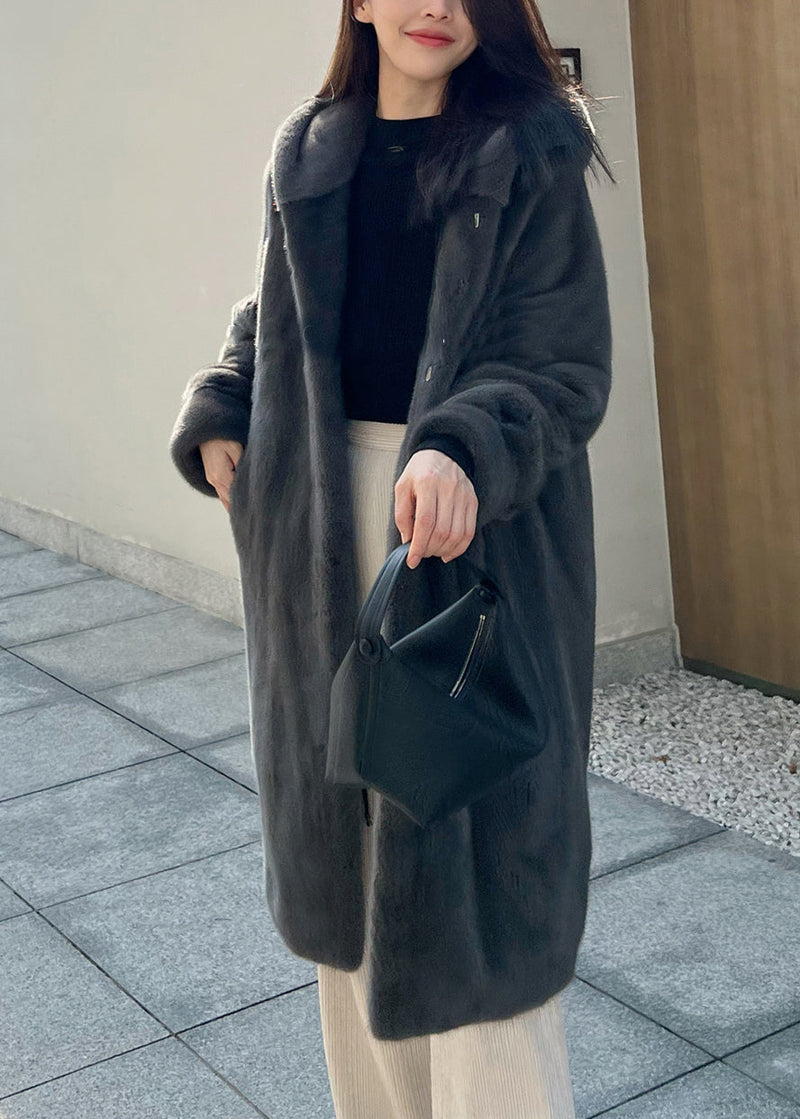 Effortlessly Elegant Coat with a Timeless Design