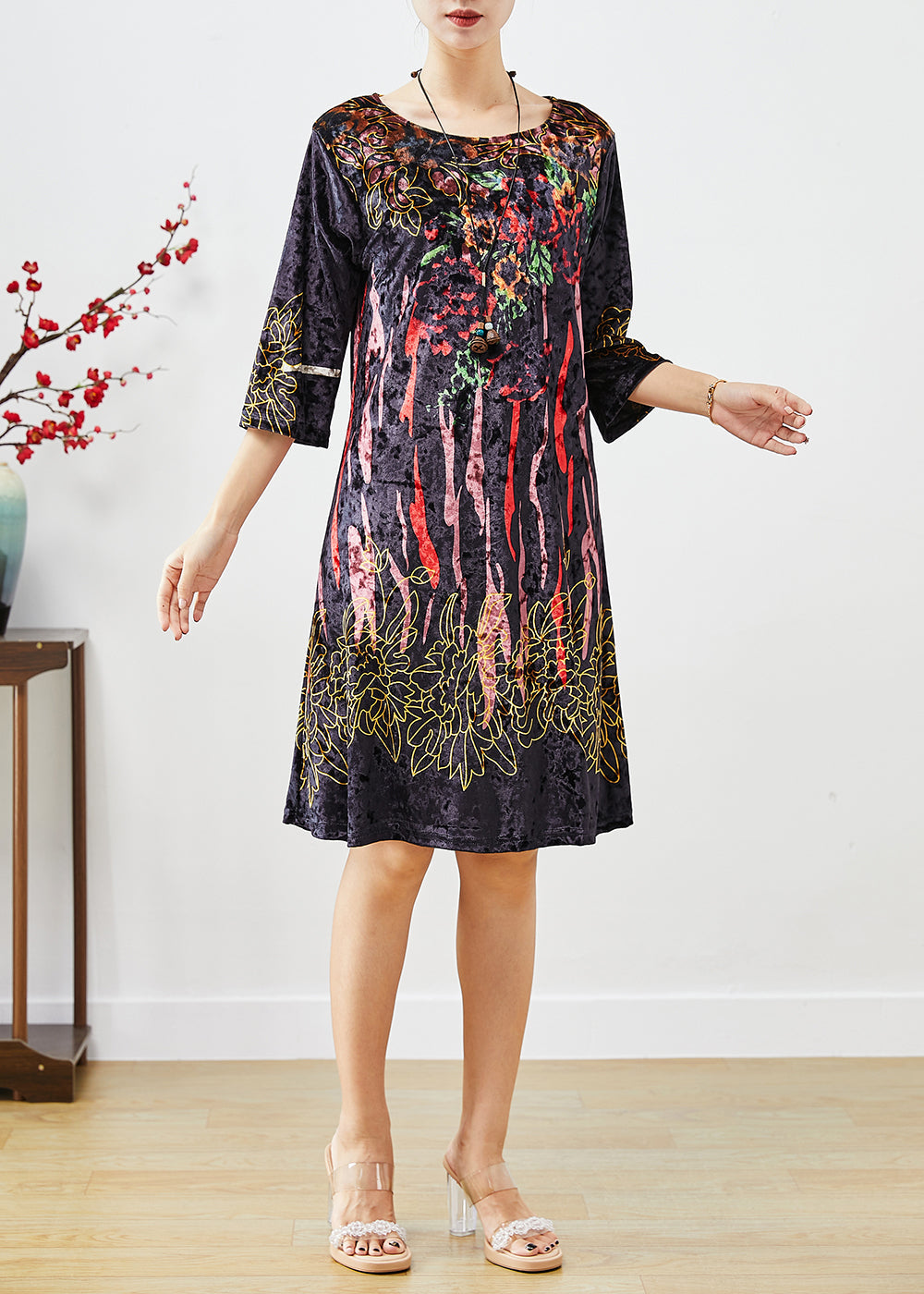 Beautifully Finished Dress in a Timeless Design