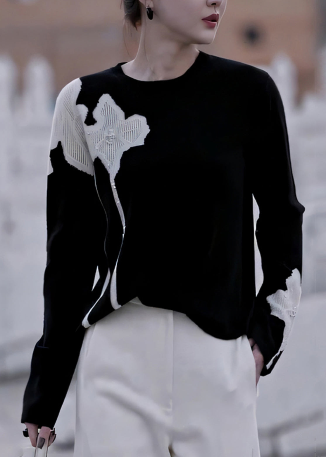 Effortlessly Elegant Sweater with a Timeless Design