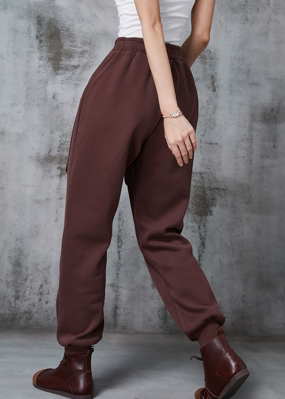 Well Tailored Pants with a Graceful Silhouette