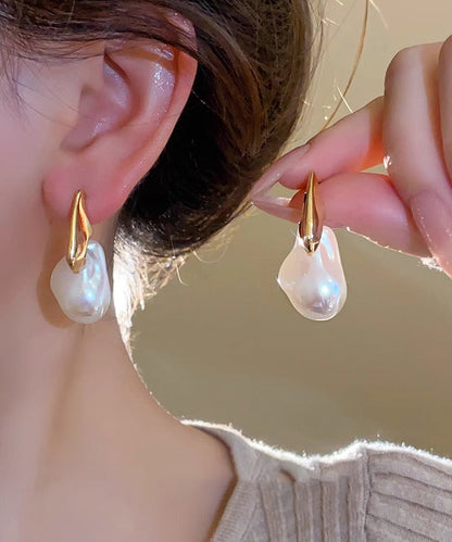Classic Gold Earring with Timeless Appeal