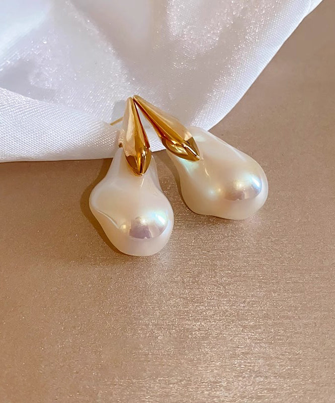 Classic Gold Earring with Timeless Appeal
