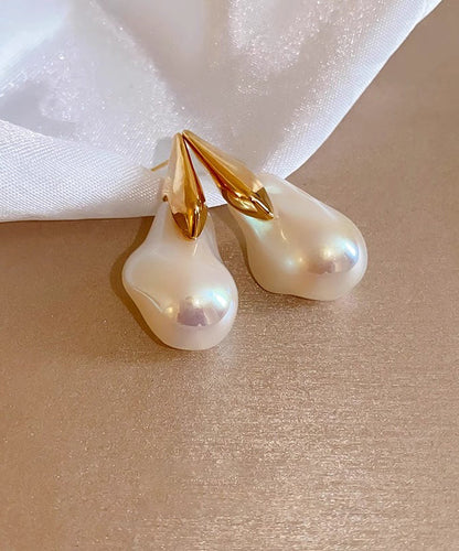 Classic Gold Earring with Timeless Appeal