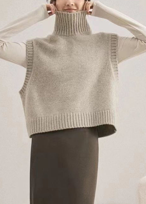 Well Tailored Coat with a Graceful Silhouette
