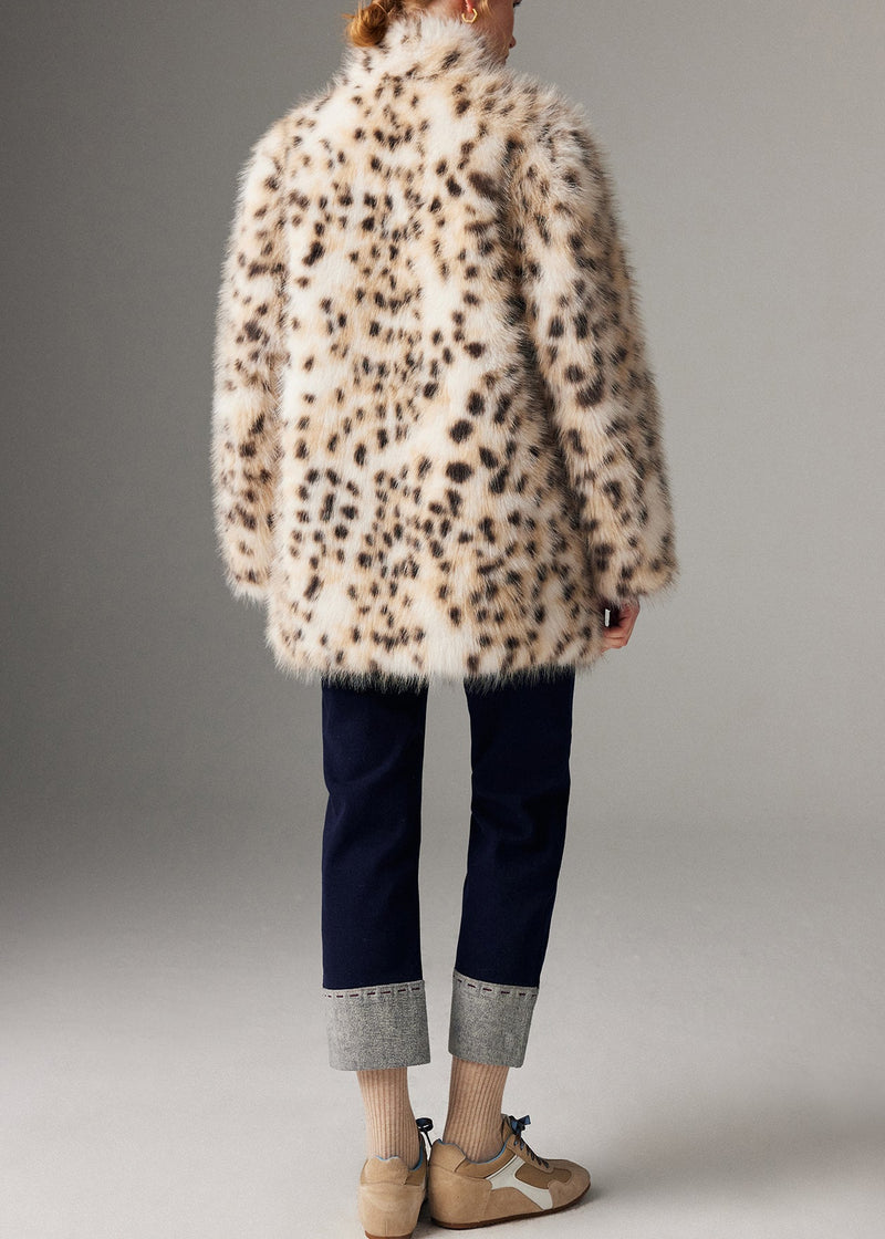 Effortlessly Elegant Coat with a Timeless Design