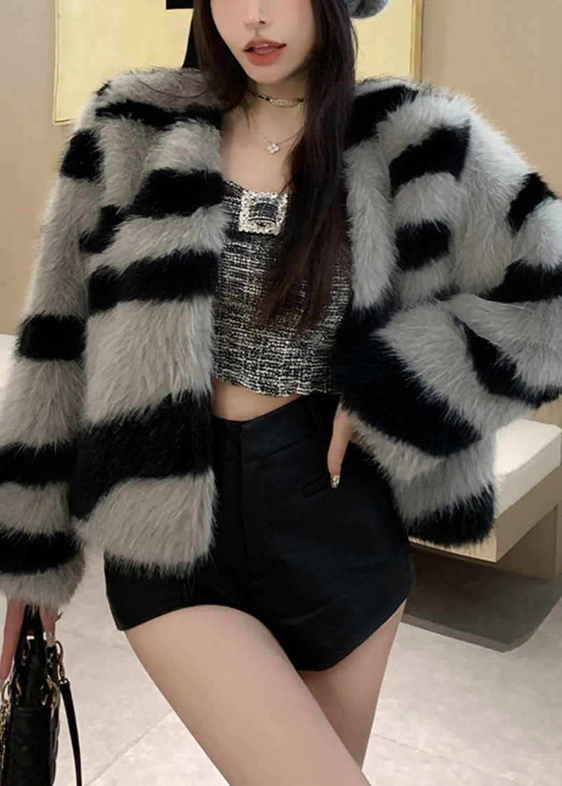 Well Tailored Coat with a Graceful Silhouette
