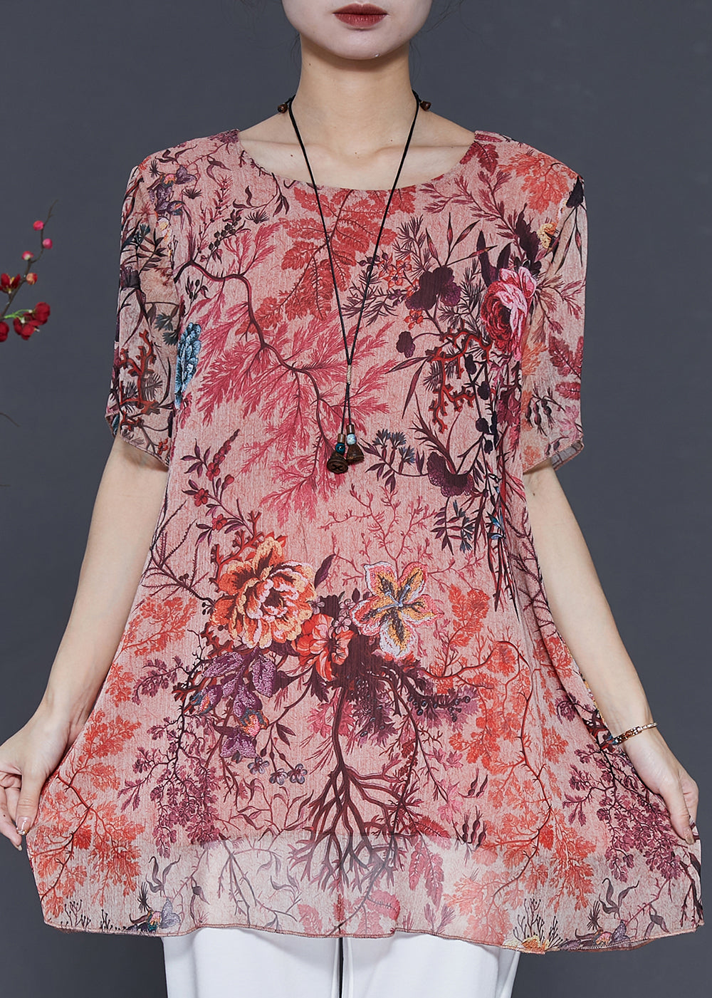 Well Tailored Top with a Graceful Silhouette