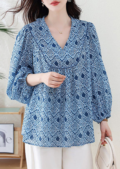 Sophisticated Blouse with a Clean Classic Look