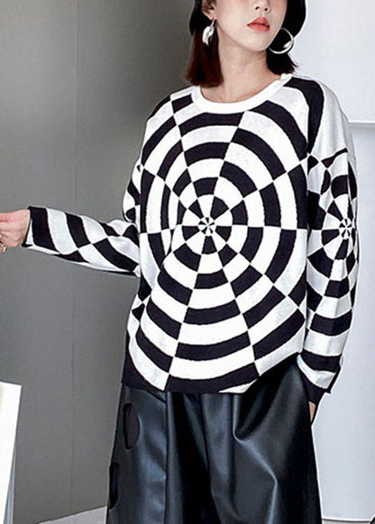 Well Tailored Sweater with a Graceful Silhouette