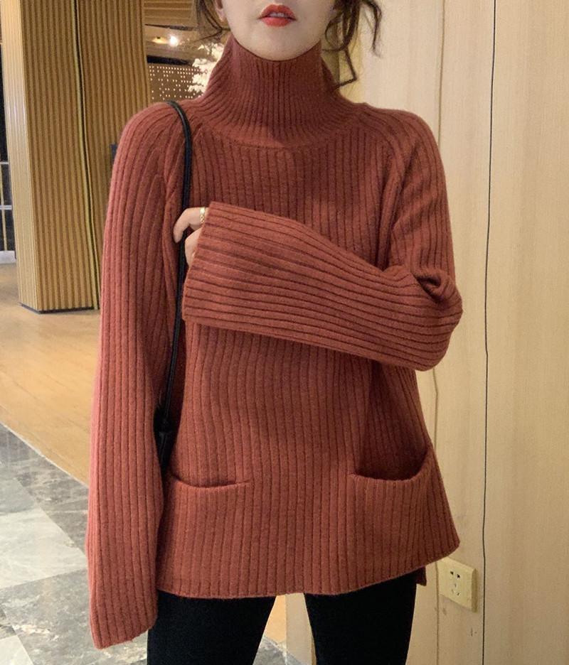 Well Tailored Sweater with a Graceful Silhouette