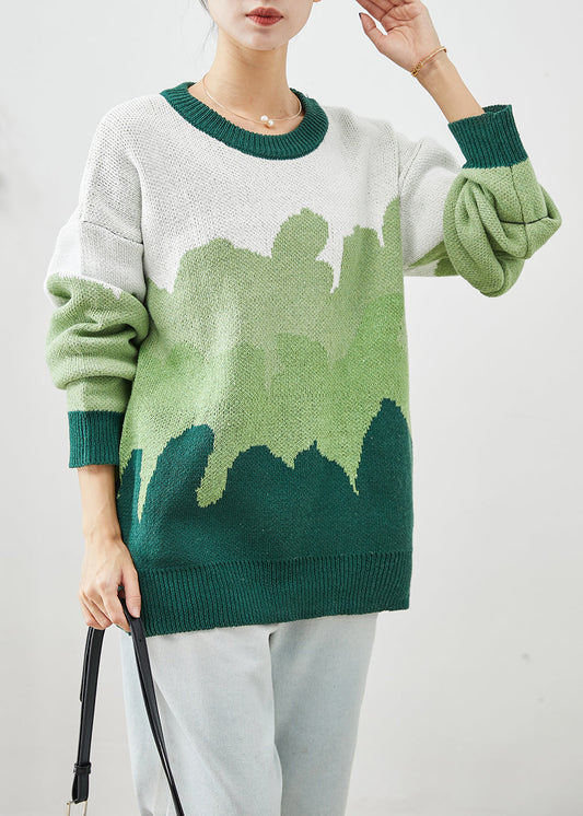 Well Tailored Sweater with a Graceful Silhouette