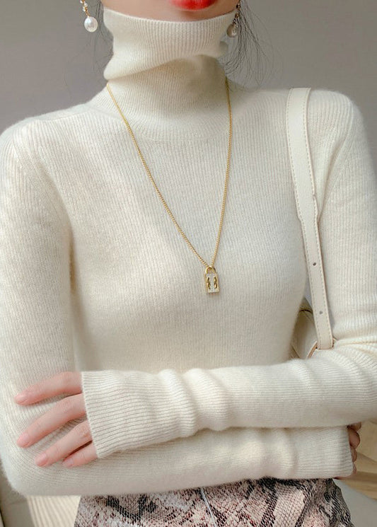 Classic Vintage Sweater with a Flattering Fit