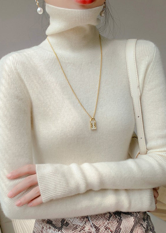 Classic Vintage Sweater with a Flattering Fit