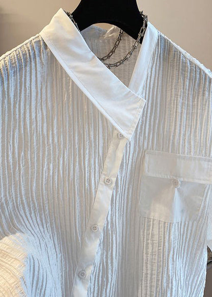 Well Tailored Blouse with a Graceful Silhouette