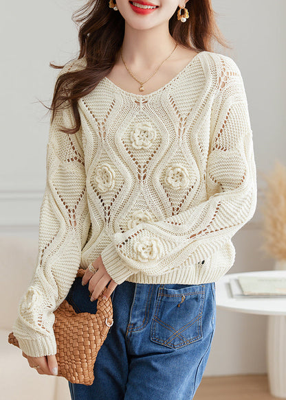 Effortlessly Elegant Sweater with a Timeless Design