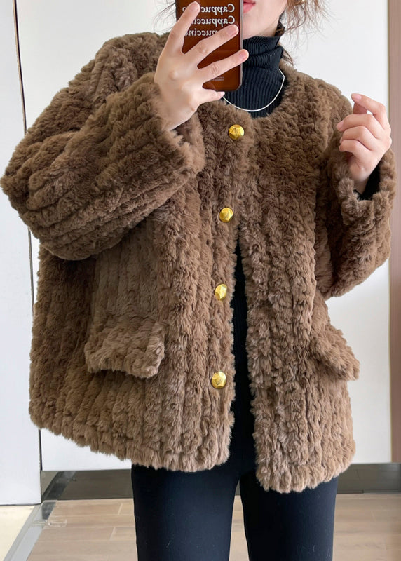 Well Tailored Coat with a Graceful Silhouette