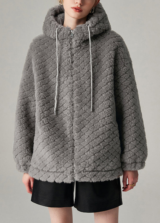 Well Tailored Coat with a Graceful Silhouette