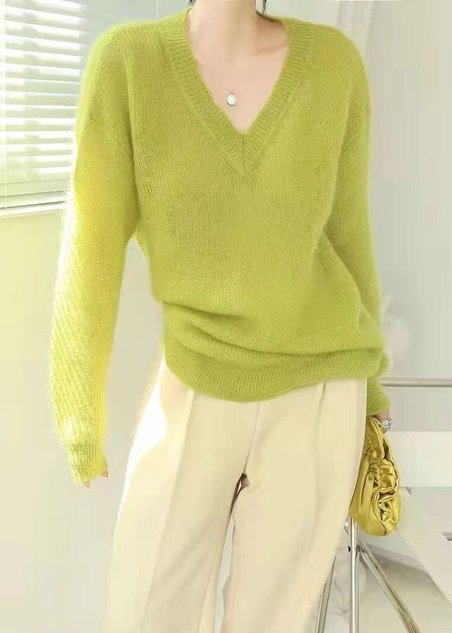 Effortlessly Elegant Sweater with a Timeless Design