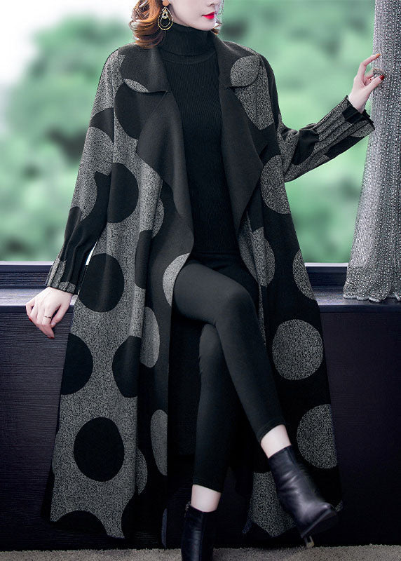 Well Tailored Coat with a Graceful Silhouette