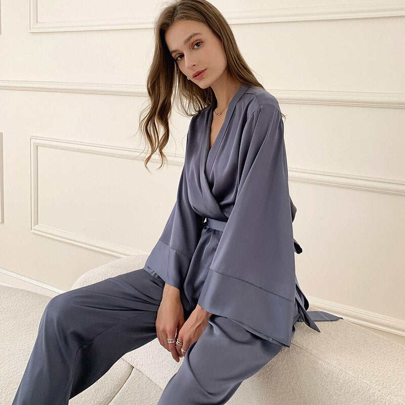 Well Tailored Cardigan with a Graceful Silhouette