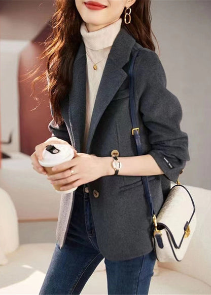 Well Tailored Coat with a Graceful Silhouette