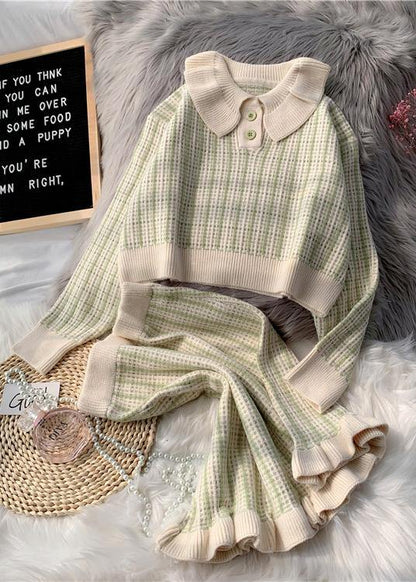Classic Vintage Sweater with a Flattering Fit