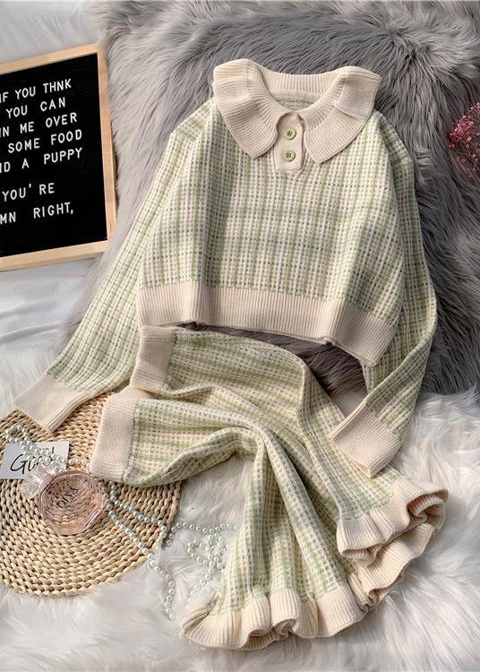 Classic Vintage Sweater with a Flattering Fit