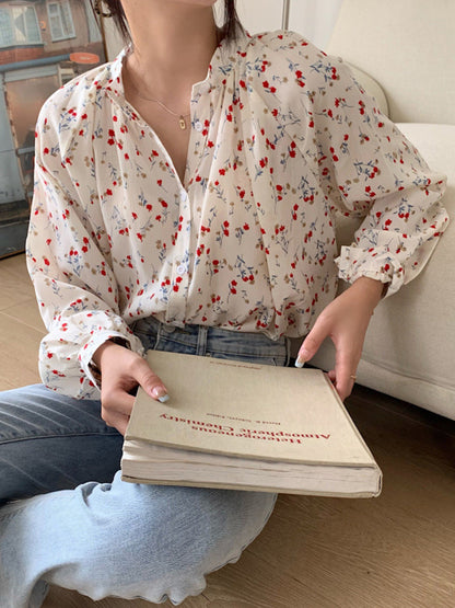 Classic Vintage Blouse with a Flattering Fit